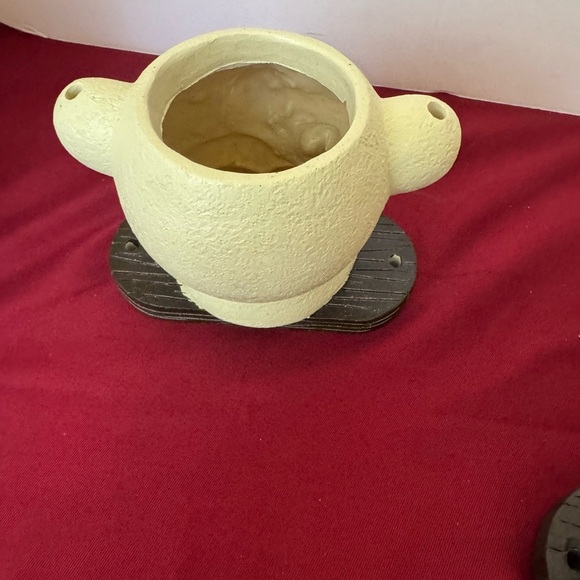 Unique/Whimiscal TWO Smilling Koala Flower Pot /Swing Resin Planters - Picture 12 of 14